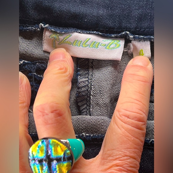 NWOT Lulu B Capri Denim Stretch Legging with Crystal Rivets Sz 4 - Picture 2 of 15